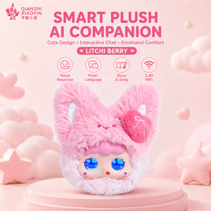 Llavero de Peluche de Conejito Rosa con IA, Cara de Fresa con Pompón, Ojos Holográficos, Clonación de Voz, Más de 50 Idiomas, WiFi Portátil - Product Image 1