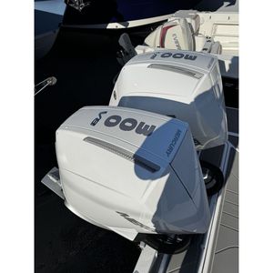 2026 Monterey 30, Bote a Motor de Gasolina con Consola Central, Sistema de Navegación, 9'10 de Ancho, 30' de Eslora, Tecnología Vacuum Infusion - Product Image 6