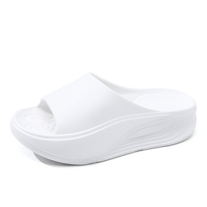 Chanclas de verano para hombre, suela suave de EVA, antideslizantes, transpirables, zapatillas de baño para el hogar, talla 40-45, color caqui, blanco, negro - Product Image 5