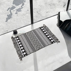 Tapis de salle de bain réversible style bohème, 100% coton tissé, imprimé géométrique animalier noir, franges, fabrication mécanique, tapis de prière - Product Image 3