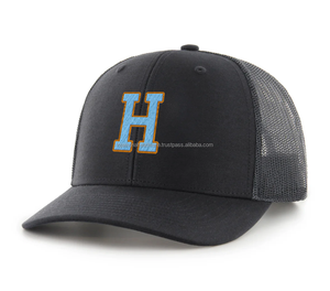 Casquette Trucker Unisexe Noire à 6 Panneaux avec Broderie H Bleue, Maille Ajustée Respirante, Chapeau Décontracté - Product Image 1