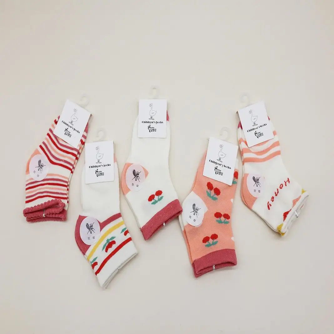 Großhandel Socken Mädchen Baumwolle Strumpfwaren farbige atmungsaktive Anti-Rutsch-Socken für Babys Socken Kind