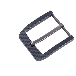 Ceinture en métal pour femme, fabriquée par le fabricant, avec boucle à design ajouré, lettres, sangles rondes et logo personnalisé. - Product Image 5