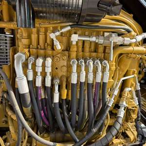 Excavadora Hidráulica Mini Caterpillar 303.5E CR de 3.5 Toneladas con Giro de Cola Cero para Construcción Urbana y Paisajismo - Product Image 3