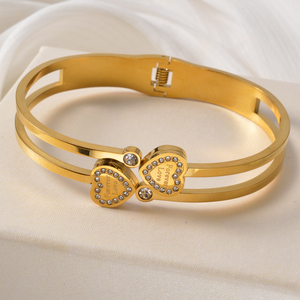 Trendy sleek personnalisé bulk radiant zircon encrusted dual‑heart <b>engraved</b> 18k gold plated stainless steel <b>bangle</b> bracelet - Product Image 5