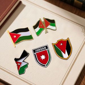 Insignias Personalizadas Profesionales de Aleación de Zinc Esmaltadas, Pines de Solapa Impresos con UV con Logotipo Grabado y Pines Magnéticos, Técnica de Fundición de Metal - Product Image 3