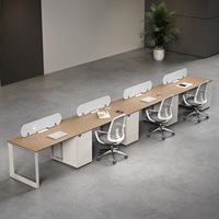 Ensemble de bureaux et chaises de bureau pour employés, poste de travail moderne et minimaliste en PVC, bureau pour quatre personnes avec prises électriques et écran de séparation