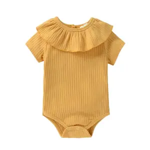 Ruffles boyun sevimli tasarım rahat renkler % 100 pamuk bebek büyür Bodysuit toptan boş giysiler kabarcık fırfır bebek Romper