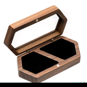 Caja de almacenamiento de anillos hexagonales de madera con forro de terciopelo negro para exhibir y organizar joyas - Product Image 5