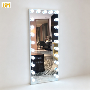 Specchio LED Moderno e Resistente per Trucco con 23 Lampadine LED Dimmerabili a Tocco per Tavolo da Toeletta - Product Image 1