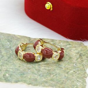 Pendientes de Aro de Circonita Rojo Vino Chapados en Oro de 14K de Fábrica Ilona, Pendientes de Joyería de Cobre de <span class=keywords><strong>Moda</strong></span> Navideña para Mujer - Product Image 4