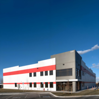 Bâtiment d'atelier préfabriqué en acier léger Q235/Q345 à installation facile, type hangar Quonset, avec services de soudage, découpe et pliage