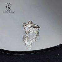 Boucles d'oreilles Huggie croisées de luxe style Hip Hop, unisexe, en acier inoxydable, micro-pavé de zircon, pour couple, accessoires quotidiens pour les oreilles, vente en gros
