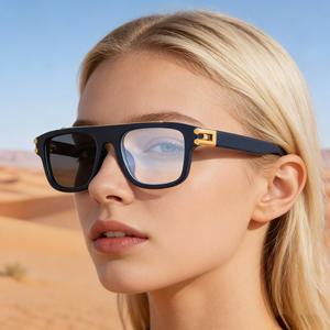 Lunettes de soleil photochromiques carrées ZS-98465 pour femmes, monture noire, protection UV400, monture en plastique et métal, protection solaire classe 2 - Product Image 1