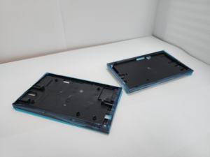 Service d'injection et d'assemblage de cadres de façade en plastique sur mesure pour la maison intelligente - Product Image 2