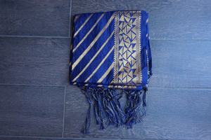 Kashmiri Maroon Color <b>Woolen</b> <b>Shawl</b> - Product Image 3