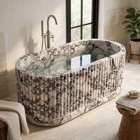 Baignoire autoportante Tostone en marbre Arabescato Brecci, élégante et populaire, fabriquée à la main pour une utilisation en intérieur, design de salle de bain