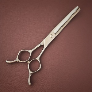 กรรไกรตัดแต่งขนสัตว์เลี้ยง Myj ขนาด 7 นิ้ว แบบโค้ง ฟันห่าง ทำจากสแตนเลส สำหรับตัดแต่งขนสุนัขและแมว เครื่องมือตัดแต่งขนแบบมืออาชีพ - Product Image 4