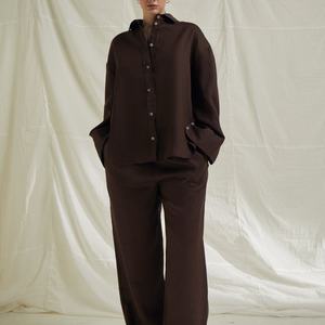 Ensemble deux pièces décontracté pour femme : chemise à col rabattu à manches longues et pantalon large - Product Image 1