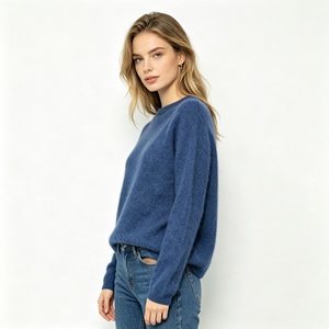 Pull à col rond en cachemire 100% pour femme, effet brossé. - Product Image 2