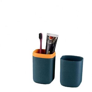 Ensemble de voyage et de maison classique multifonctionnel et durable en deux pièces : boîte de rangement pour brosse à dents et gobelet de rinçage buccal portable en plastique - Product Image 1