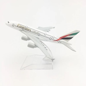 โรงงานผลิตโมเดลเครื่องบินอีมิเรตส์แอร์ไลน์ แอร์บัส <span class=keywords><strong>A380</strong></span> ขนาด 16 ซม. สเกล <span class=keywords><strong>1</strong></span>/<span class=keywords><strong>400</strong></span> ทำจากโลหะผสม พร้อมฐานตั้ง - Product Image 2