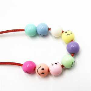 Cuentas acrílicas de 10 mm, redondas, con cara sonriente, cuentas sueltas para la fabricación de joyería, cuentas de plástico de colores mixtos - Product Image 3