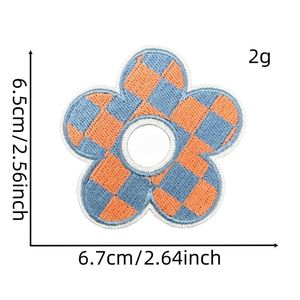 Parches Florales Termoadhesivos Bordados con Lindos Elementos en Forma de Corazón y Patrón de Tai Chi Bagua - Product Image 3