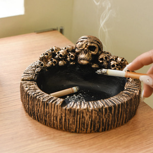 रेट्रो ब्रोज्ड ठंडा समुद्री डाकू खोपड़ी सिगरेट आशट्रे सिरेमिक रेसिन इनडोर घर और हेलोलीन डेकोर के लिए ढक्कन के साथ रेट्रो - Product Image 5