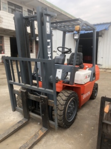 Montacargas Diésel Heli K30 Usado para Terreno Accidentado, Capacidad de 3T, 2 Años de Garantía, Envío Gratuito, Hecho en China, Alta Eficiencia, Bajo Consumo - Product Image 2