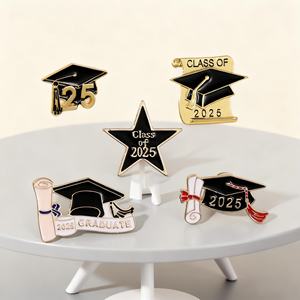 Pin de esmalte personalizado al por mayor para toga de doctorado, insignia de graduación, artesanía metálica, ideal para regalos conmemorativos para estudiantes - Product Image 2