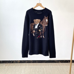 Pull en laine épaisse à manches longues avec broderie intarsia Ours d'hiver, style enfantin rajeunissant et confortable - Product Image 1