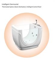 Baignoire bébé autoportante blanche avec hydromassage et drain intégré pour une installation facile en intérieur