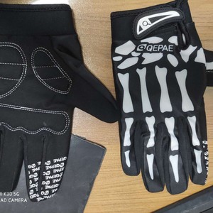 Guantes de Ciclismo Qepae con Diseño de Calavera, Negros y Verdes, de Poliéster, Unisex para Adultos - Product Image 2