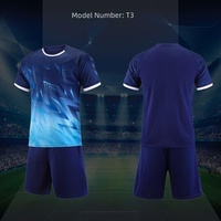 Ensemble de maillots de football personnalisés vert et blanc 100 % polyester, séchage rapide, respirant, avec impression de nom – En stock pour la vente en gros