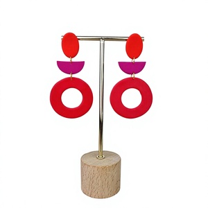 Nouvelles Boucles d'Oreilles Créoles Vintage pour Femme, Style Design en Résine Plaqué Or, Bijoux Tendance et Mode aux Couleurs Noir, Beige, Rouge, Vert - Product Image 4