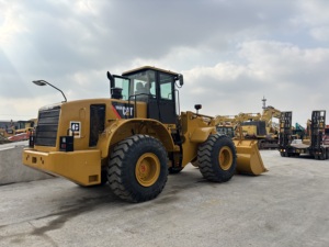 Chargeuses sur pneus d'occasion de bonne qualité Engins de terrassement Cat 966h of Sale - Product Image 4