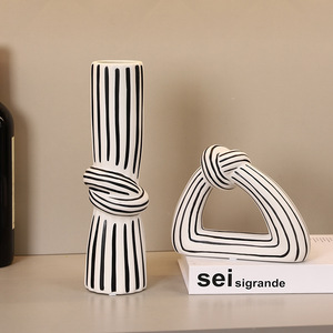 Jarrón de Cerámica Moderno con Diseño de Nudos de Cuerda de Mystic Arts para Decoración del Hogar y Exhibición en la Entrada - Product Image 2