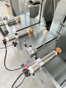 Scie de découpe de précision CNC brevetée de 550 mm pour le traitement de l'aluminium, machine de fabrication de fenêtres et de portes en aluminium - Product Image 5