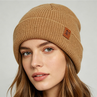 Bonnet tricoté doublé polaire avec revers, logo personnalisé en cuir carré, multicolore, chaud pour l'hiver