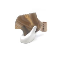 Outil de massage Gua Sha en agate grise, planche en pierre naturelle avec bords dentelés pour stimuler la circulation sanguine