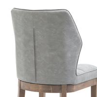 Chaise de salle à manger moderne en daim gris, capitonnée, dossier fendu, pieds courbés en bois massif, housse amovible, marque Merry, certifiée BSCI