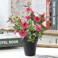 Fleurs artificielles roses et bleues au toucher réel avec pot en plastique