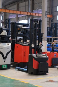 Tam Otomatik İstifleme Forklifti 2 Ton Depolama Yükleme ve Boşaltma Palet İstasyonu Binilebilir Elektrikli İstifleyici Kamyon - Product Image 4