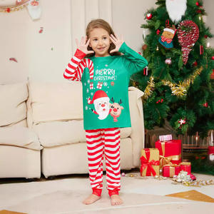 Conjuntos de Pijamas Navideños Familiares de Satén con Logo Frontal, Conjuntos de Pijamas Navideños a Juego, Ropa Casual para el Hogar - Product Image 4