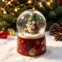 Globe à neige en résine, gnome de Noël, globe à eau peint à la main, base rouge, motif cadeau, ornement de table, décoration de maison pour les fêtes