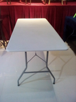 Table de banquet de mariage moderne en plastique blanc avec plateau, pieds en tube d'acier thermolaqué, pour usage hôtelier, mobilier d'extérieur JC-T100