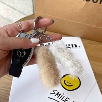 Porte-clés de voiture en fourrure de vison fait main, pendentif tendance personnalisé, breloque de sac en peluche simple et mignonne pour femmes et hommes