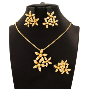 Set di <span class=keywords><strong>Gioielli</strong></span> in Acciaio Inossidabile Placcato Oro 18K PVD Antiossidante con Accessori Floreali di Design alla Moda <span class=keywords><strong>Bijoux</strong></span> Acier Inoxydable Femme - Product Image 1