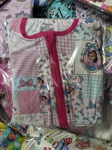 Versandfertige Bambus-Pyjamas für Mädchen in Großpackung Mystery Box Kinder Zufällige Stile Charakter-Print Strampler Baby Bambus Reißverschluss Blind Box - Product Image 2